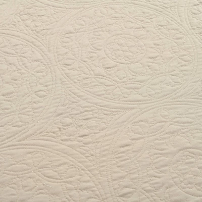 Medallion Scallop Oversized Embroidered Bedspread Set - Lush Décor 5 Medallion Scallop Oversized Embroidered Bedspread Set - Lush Décor - Image 3